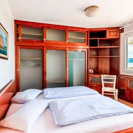 Apartment On The Perla Bianca Jesenice (Split-Dalmatia)