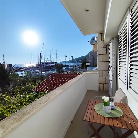 On The Perla Bianca Apartment Jesenice (Split-Dalmatia)