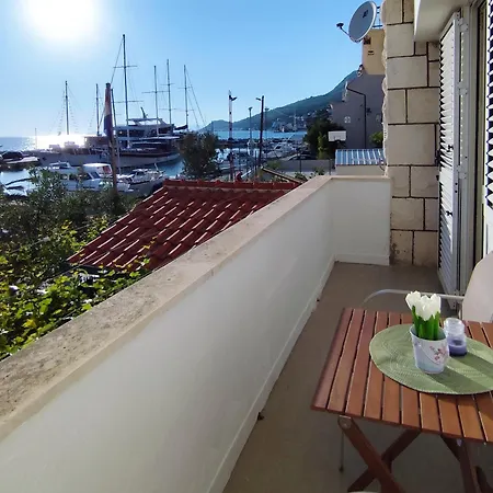 On The Perla Bianca Apartament Jesenice (Split-Dalmatia)