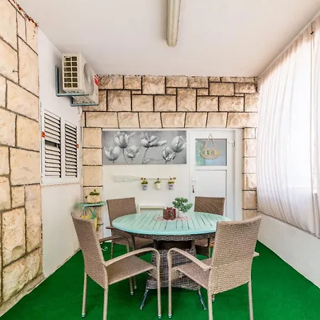 On The Perla Bianca Apartament Jesenice (Split-Dalmatia)