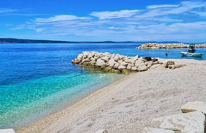 On The Perla Bianca جيسينتسي